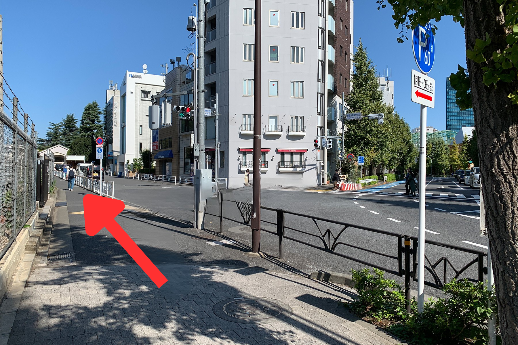 緩やかな坂を上がる